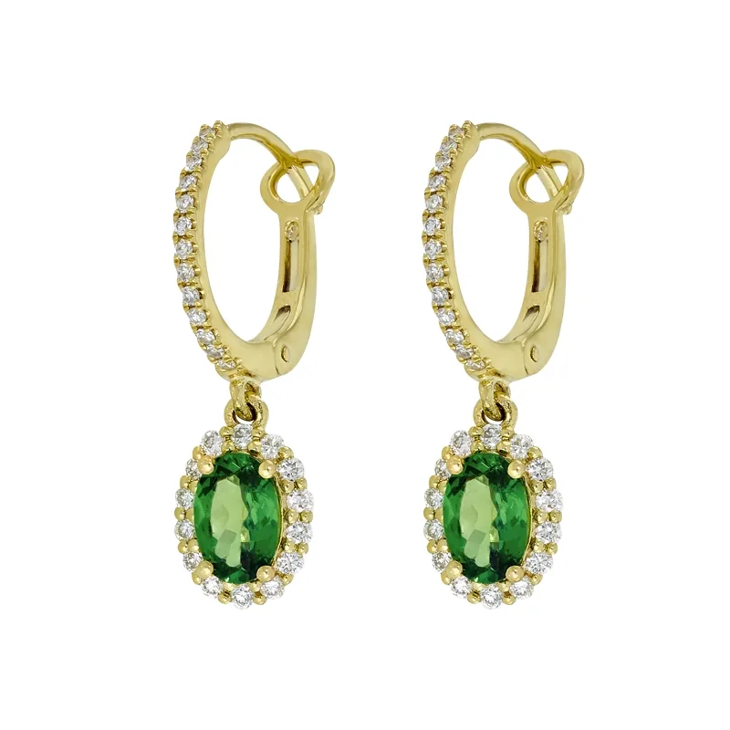 Candongas en oro amarillo de 18 Kilates, Plana, con 2 granates centrales y decoración en diamantes de 0.36 Ct, 1 mm. de ancho