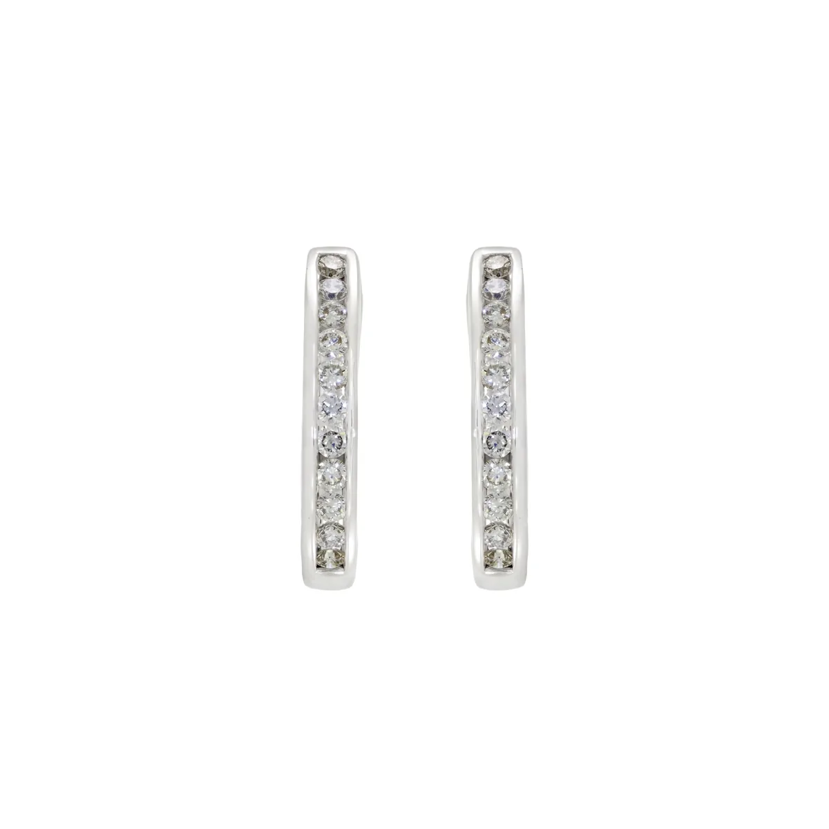 Candongas óvalo, con diamante de laboratorio con un peso total de 0.25Ct, oro tono blanco 18k, rodinado