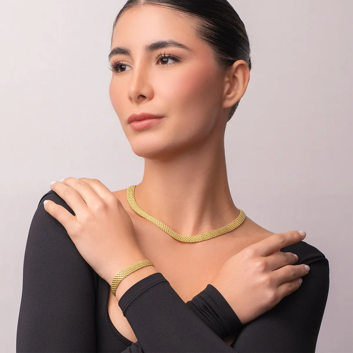 Gargantilla en oro amarillo de 18 Kilates, Tiras, 43 cm. de largo, 2.50 mm. de ancho