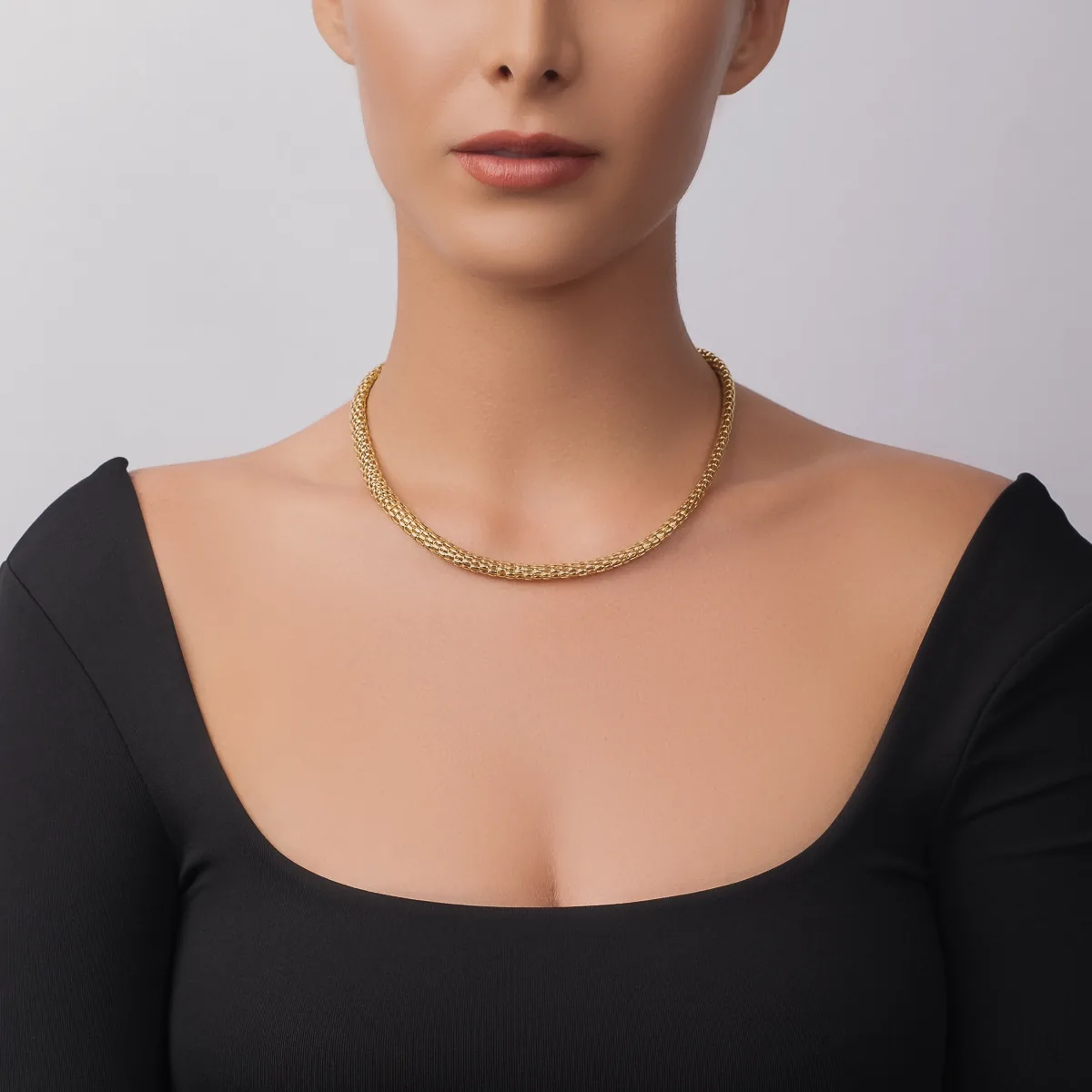 Gargantilla en oro amarillo de 18 Kilates, 45 cm. de largo, 6.50 mm. de ancho