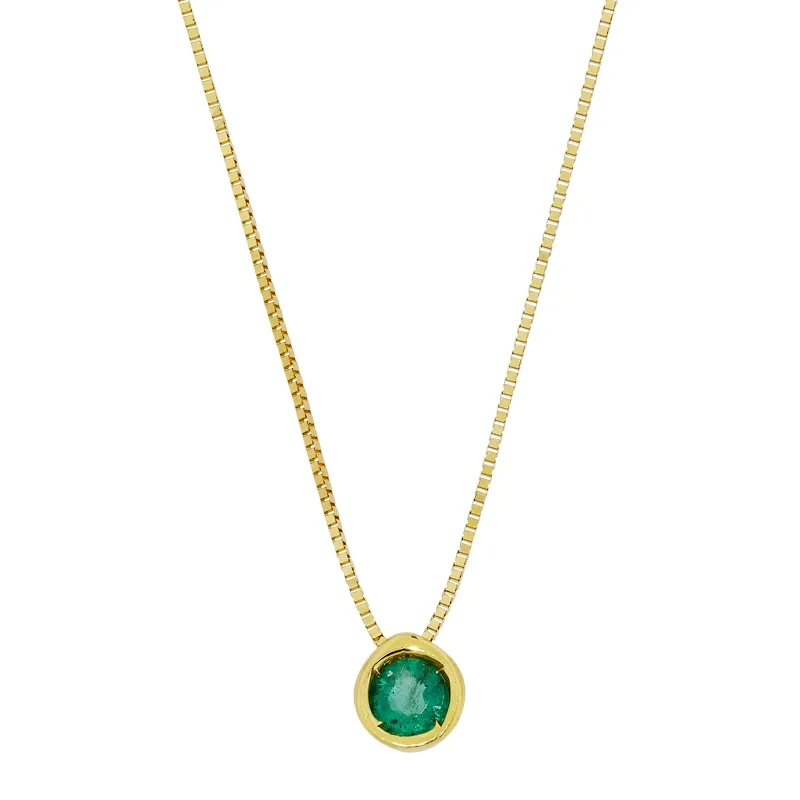 Gargantilla en oro amarillo de 18 Kilates, Veneciana, con esmeralda central de 0.12 Ct, 42 cm. de largo, 0.50 mm. de ancho
