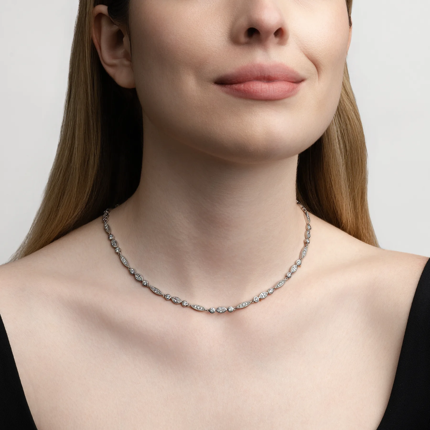 Gargantilla en plata Ley 925, Hoja, con diamante de laboratorio de 5.60 Ct, 40 cm. de largo, 3.50 mm. de ancho, de la coleccion Sueños