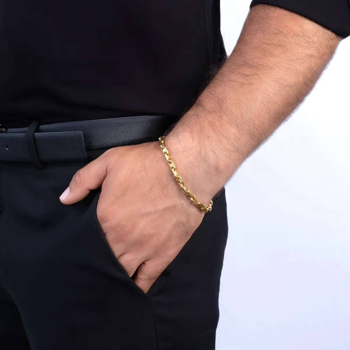 Pulsera en oro amarillo de 18 Kilates, 21 cm. de largo, 5 mm. de ancho