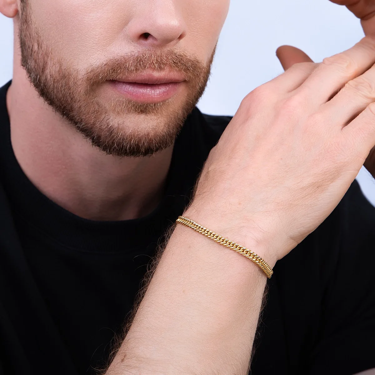 Pulsera en oro amarillo de 18 Kilates con visos, 21 cm. de largo, 4.50 mm. de ancho