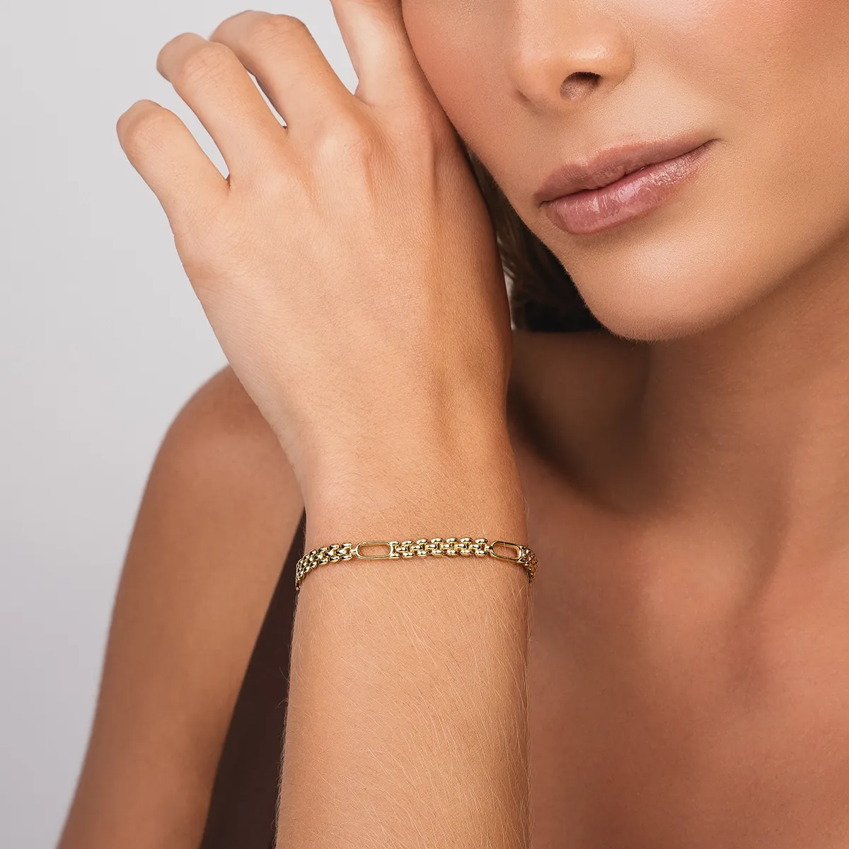 Pulsera en oro amarillo de 18 Kilates, 19 cm. de largo, 4 mm. de ancho