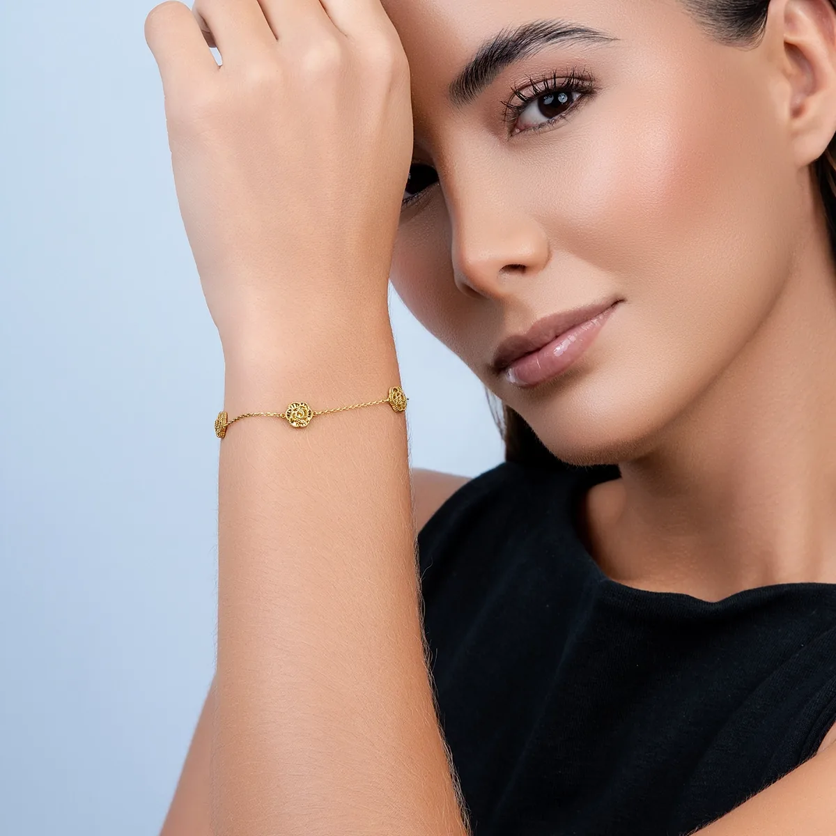 Pulsera en oro amarillo de 18 Kilates con visos, 17 cm. de largo, 1 mm. de ancho
