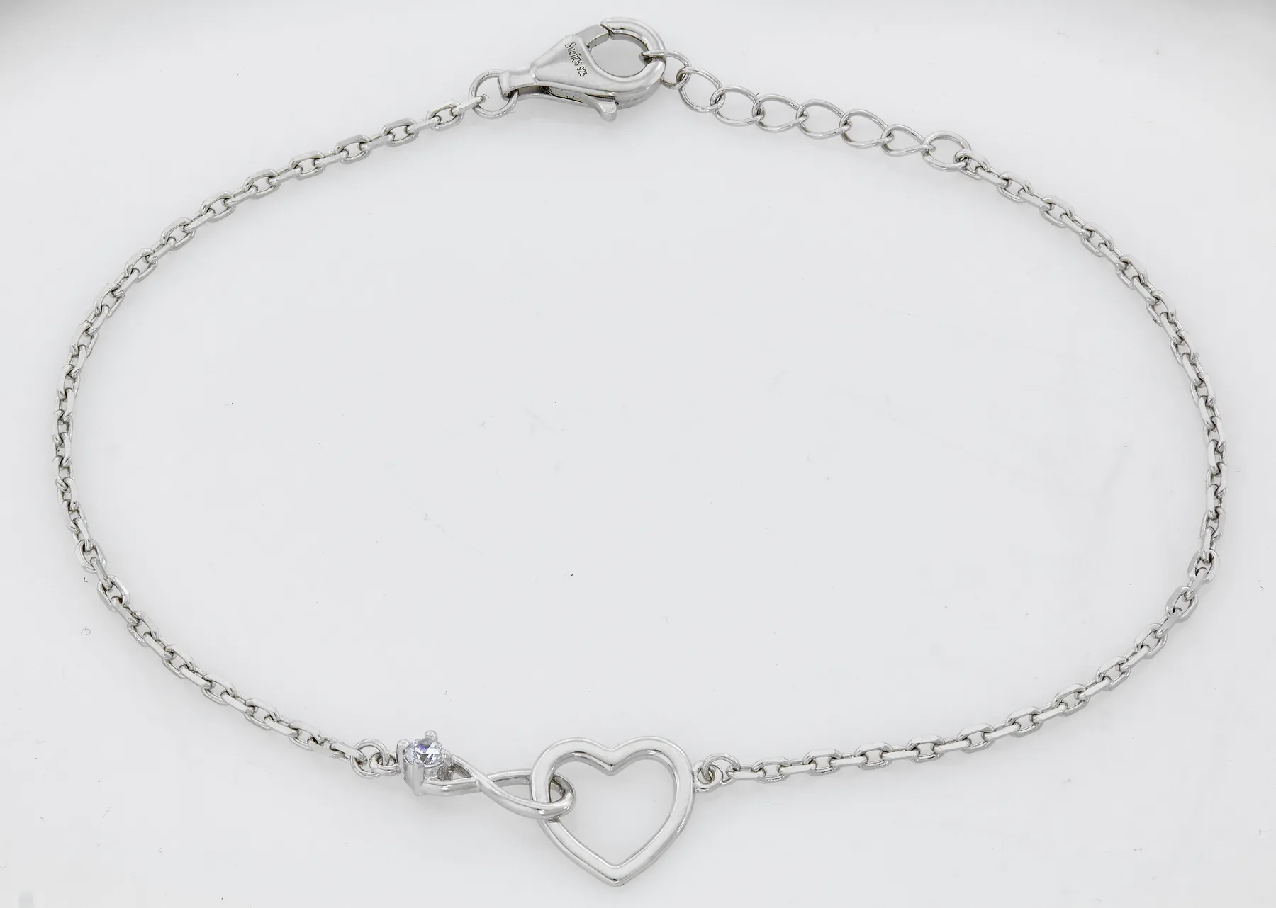 Pulsera en plata Ley 925, con cristal central, 18 cm. de largo, 1.50 mm. de ancho, de la coleccion Sueños