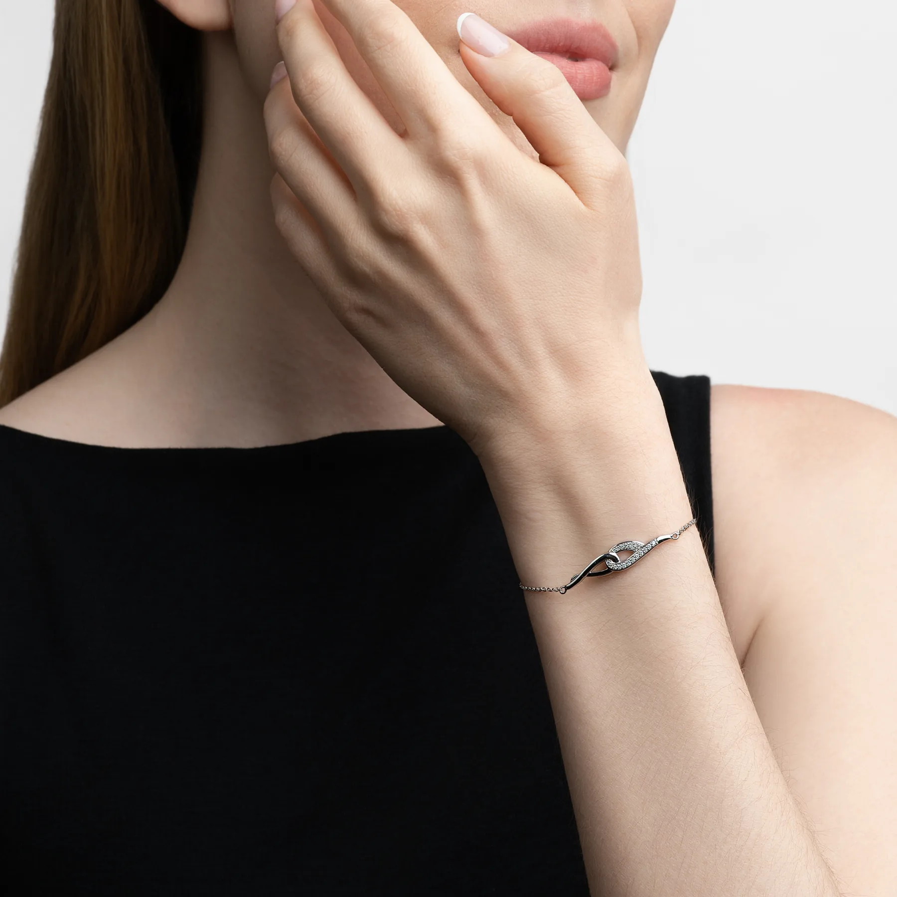 Pulsera en plata Ley 925, con diamante de laboratorio de 0.15 Ct, 17 cm. de largo, 1 mm. de ancho, de la coleccion Sueños