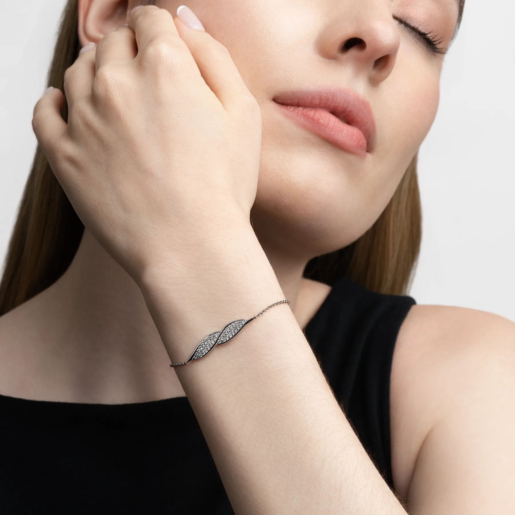 Pulsera en plata Ley 925, con diamante de laboratorio de 0.40 Ct, 17 cm. de largo, 1 mm. de ancho, de la coleccion Sueños