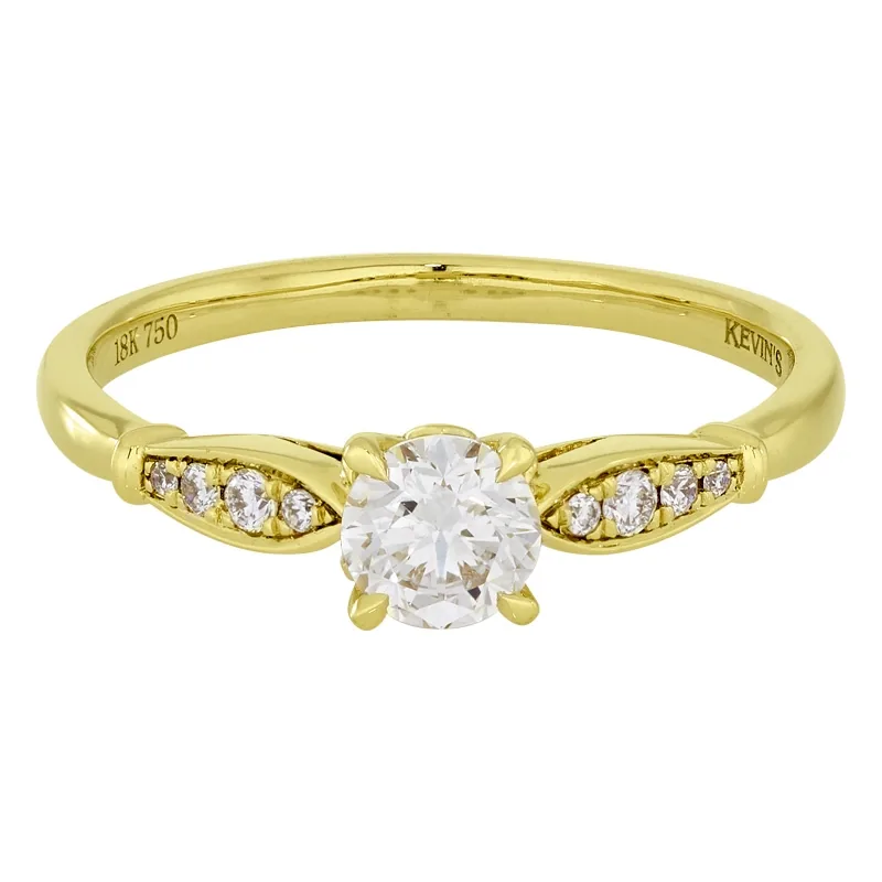 Anillo de compromiso con diamante central redondo GIA de 0.50ct y decoración en diamantes, oro tono amarillo 18k