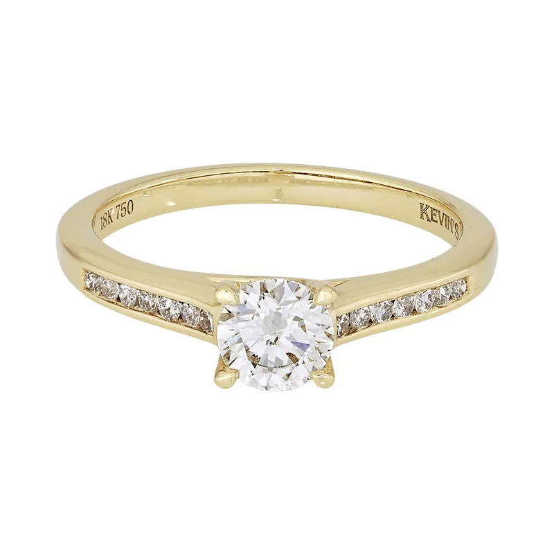 Anillo de compromiso con diamante central redondo GIA de 0.50ct y decoración en diamantes, oro tono amarillo 18k