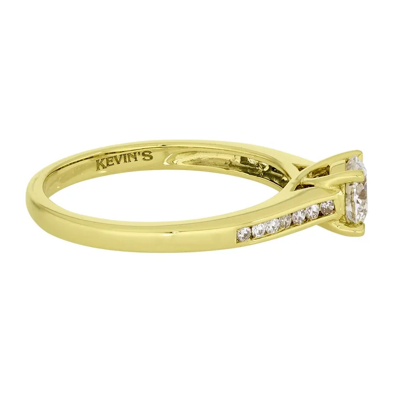 Anillo de compromiso con diamante central redondo GIA de 0.50ct y decoración en diamantes, oro tono amarillo 18k