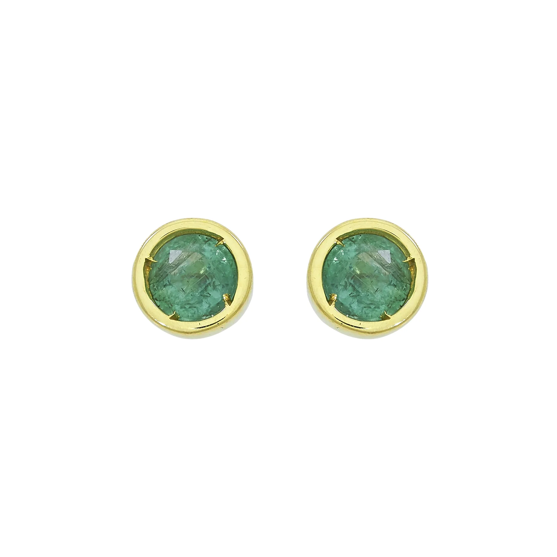 Topos studs en oro amarillo de 18 Kilates, Bisel, con 2 esmeraldas centrales de 0.24 Ct, 4 mm. de ancho