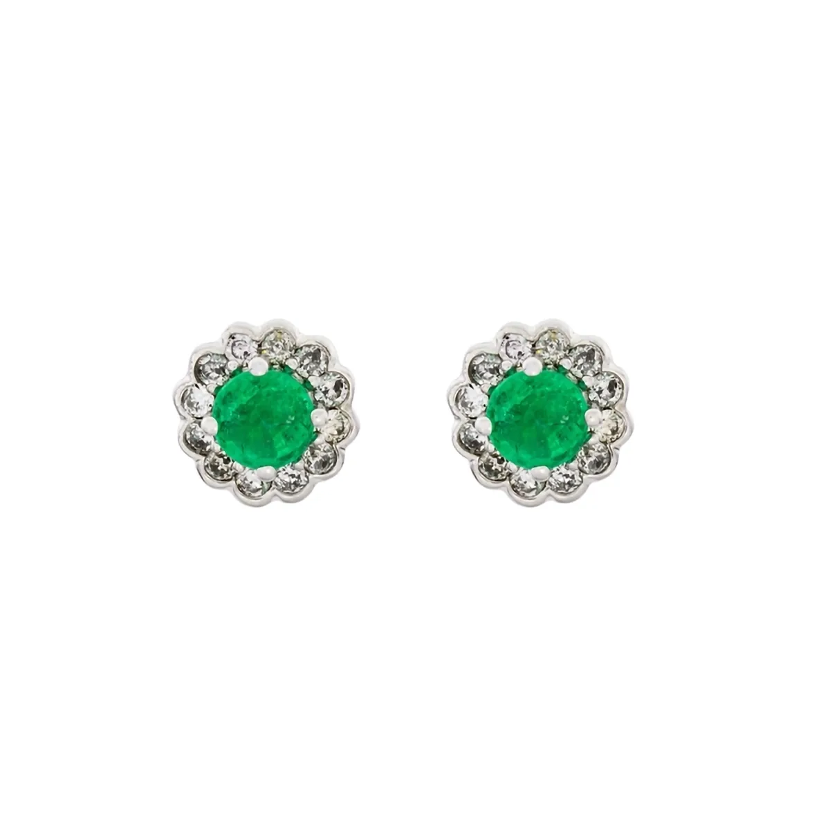 Topos de flores en oro blanco de 18 Kilates, con 2 esmeraldas centrales de 0.30 Ct y decoración en diamantes de 0.15 Ct