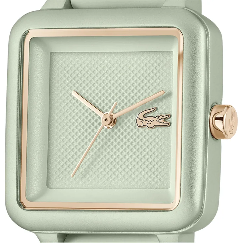 Reloj Lacoste analogo, para Dama, tablero cuadrado colores verde y rosa, estilo sin numeros, pulso silicona color verde