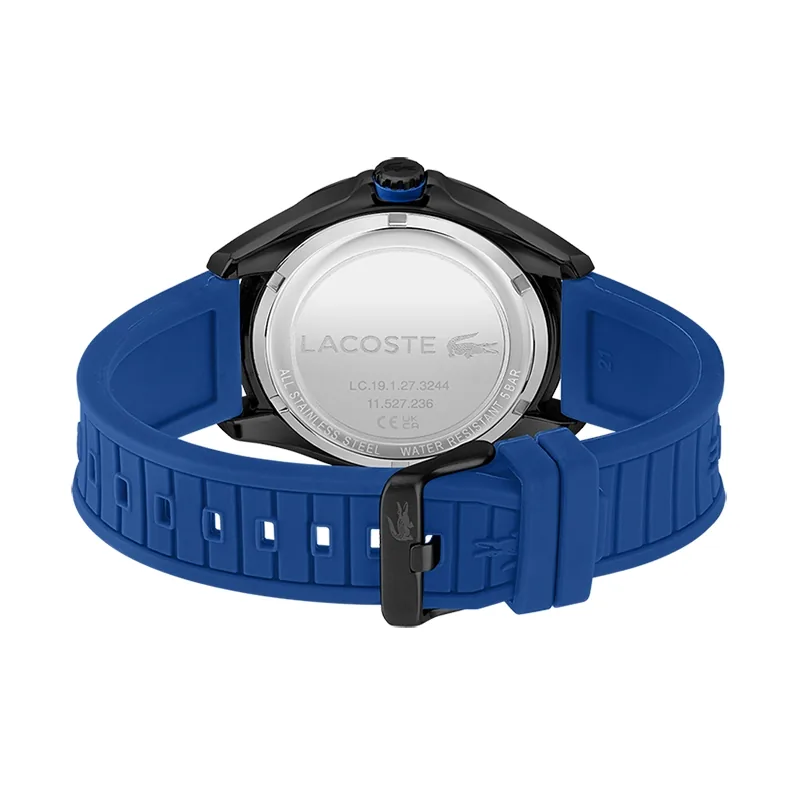 Reloj Lacoste analogo, para Hombre, tablero redondo color negro, estilo index, pulso silicona color azul, calendario