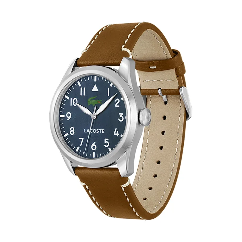 Reloj Lacoste analogo, para Hombre, tablero redondo color azul, estilo arabigos, pulso cuero color café