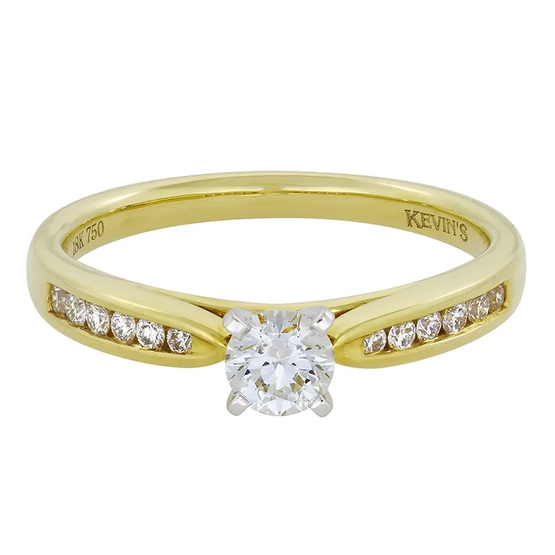 Anillo de compromiso con diamante central redondo GIA de 0.30ct y decoración en diamantes, oro 2 tonos 18k, rodinado
