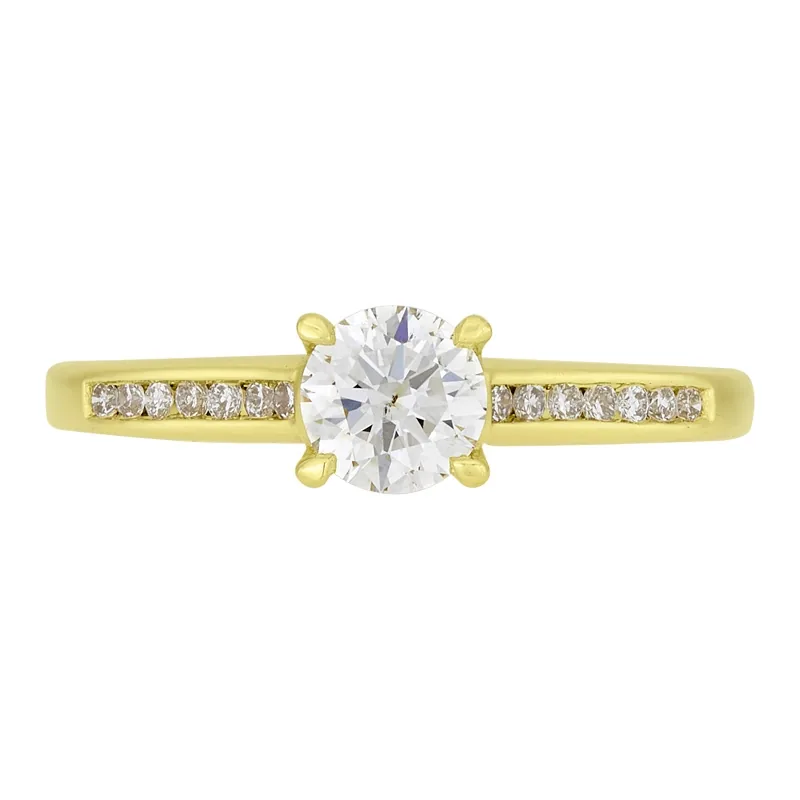 Anillo de compromiso con diamante central redondo GIA de 0.50ct y decoración en diamantes, oro tono amarillo 18k