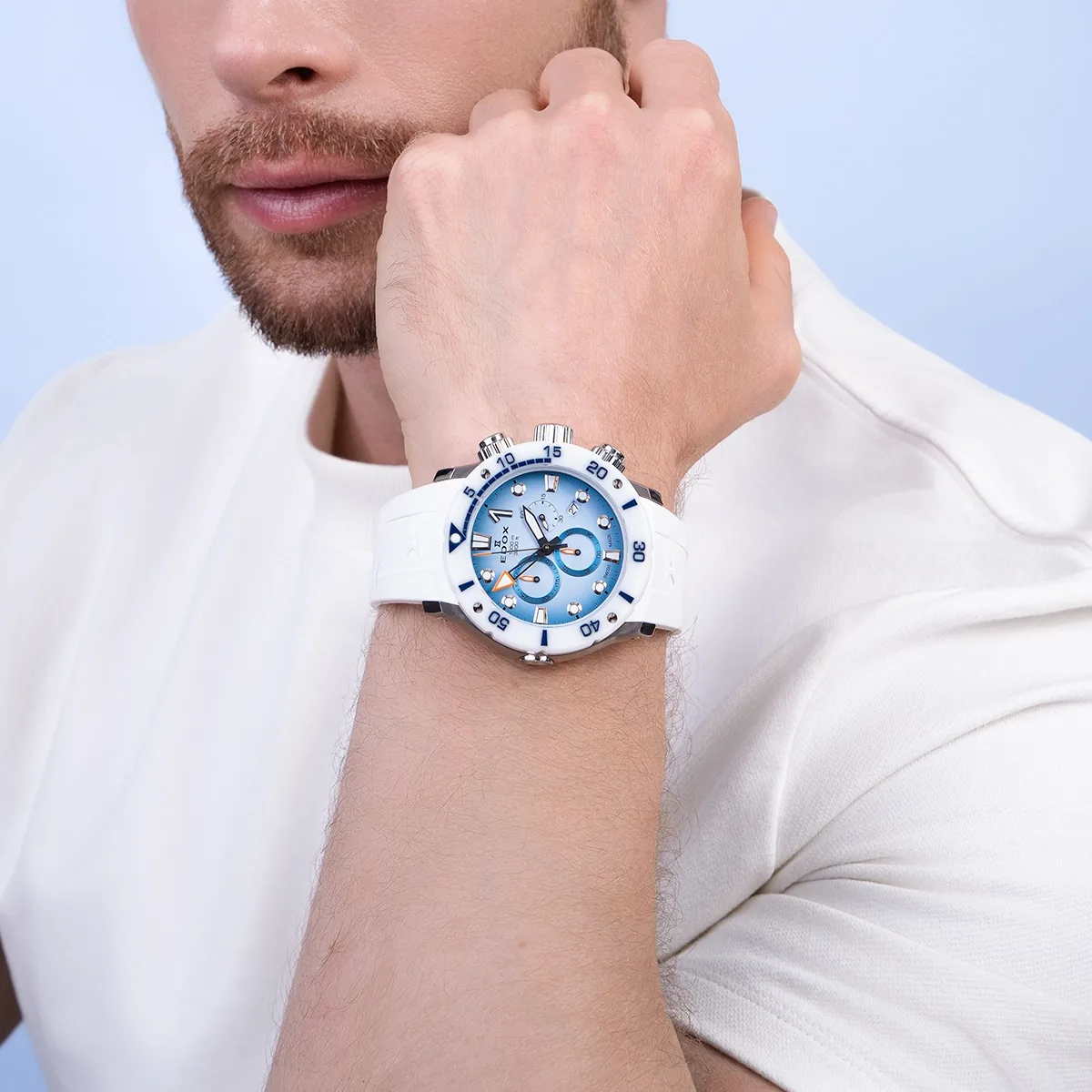 Reloj Edox análogo, para Hombre, tablero redondo color azul, estilo index + arábigo, pulso silicona color blanco, calendario, cronografo