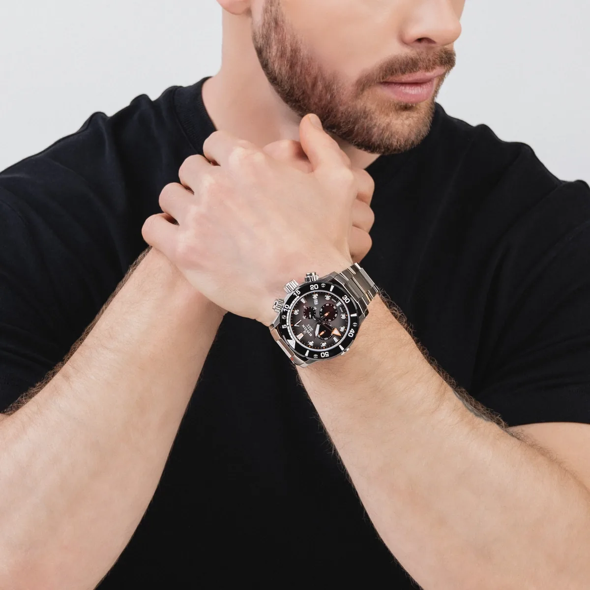 Reloj Edox análogo, para Hombre, tablero redondo colores gris y negro, estilo index + puntos, pulso titanium color plateado, calendario, cronografo