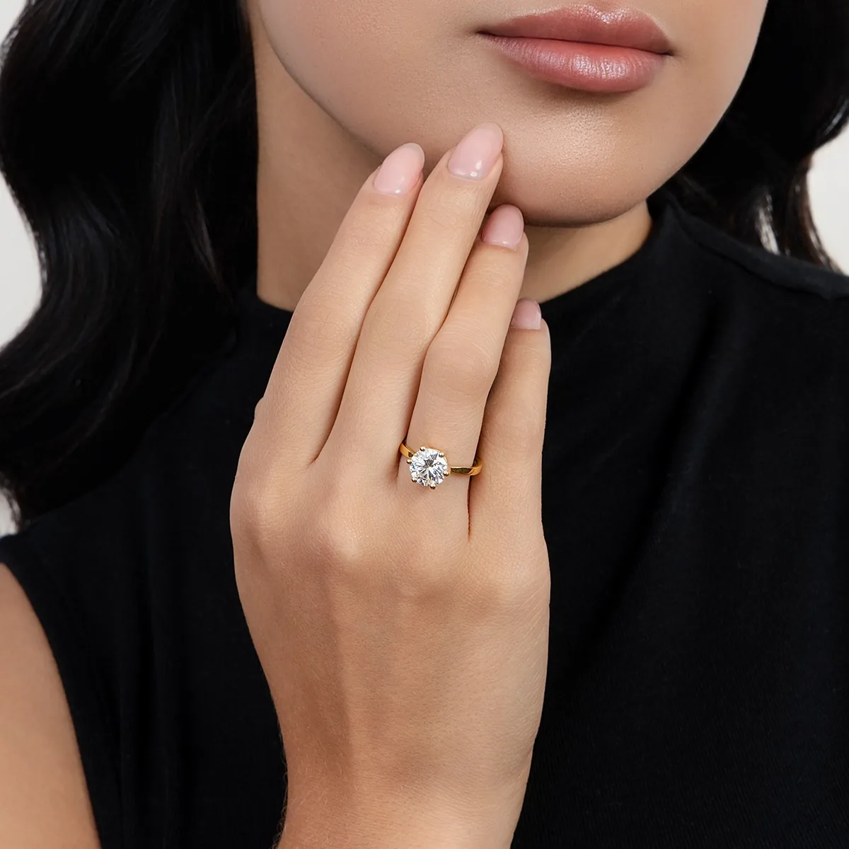 Anillo de compromiso solitario con diamante de laboratorio central redondo de 2.00Ct, oro tono amarillo 18k