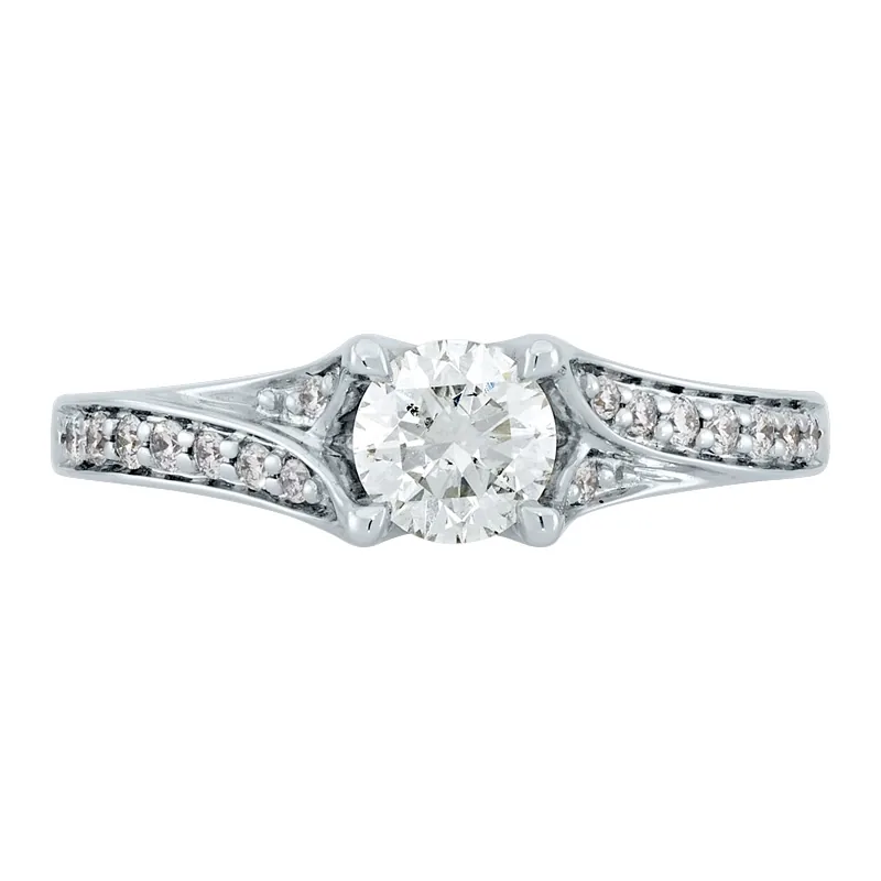 Anillo de compromiso con diamante central redondo GIA de 0.50ct y decoración en diamantes, oro tono blanco 18k, rodinado