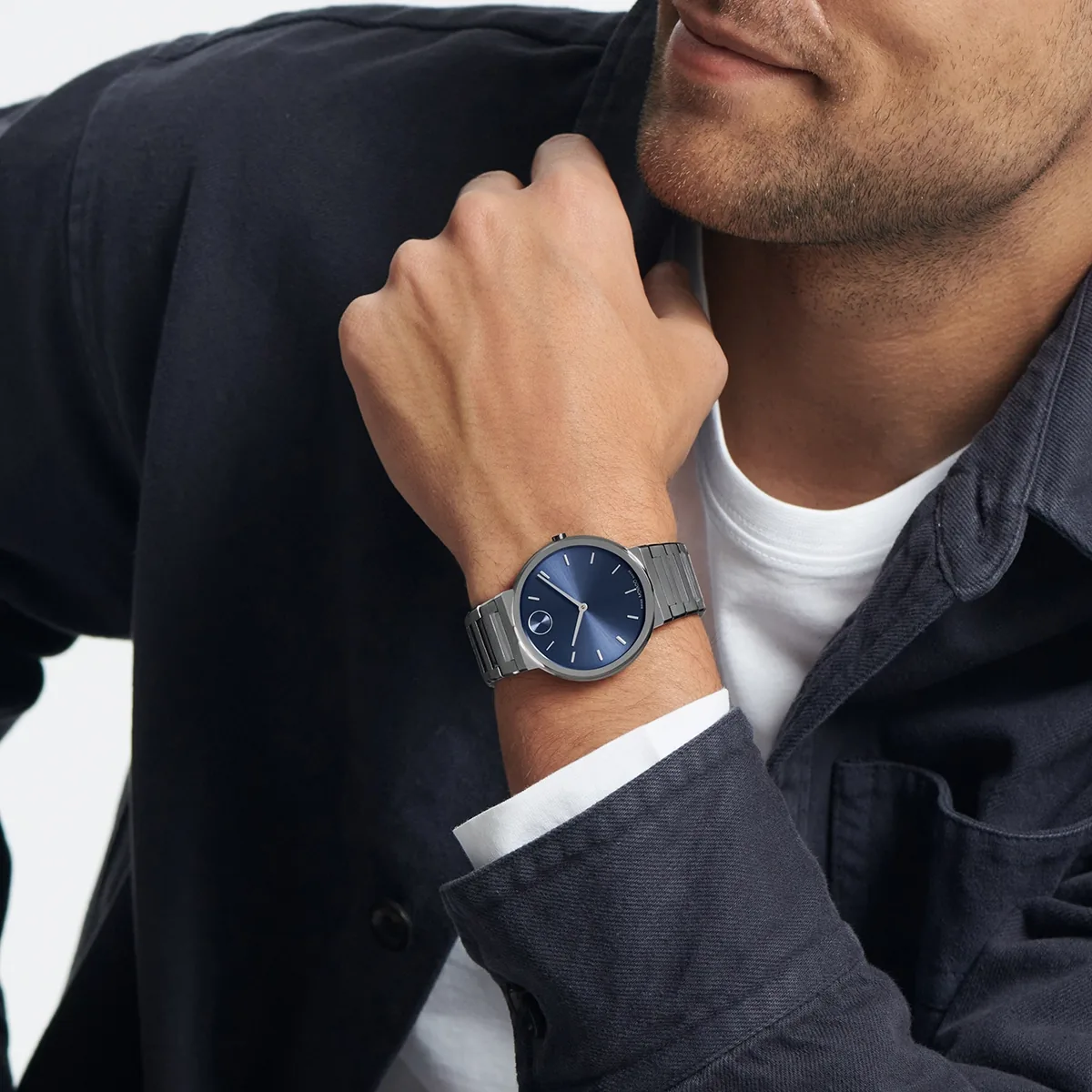 Reloj Movado análogo, para Hombre, tablero redondo color azul, estilo index, pulso acero color gris