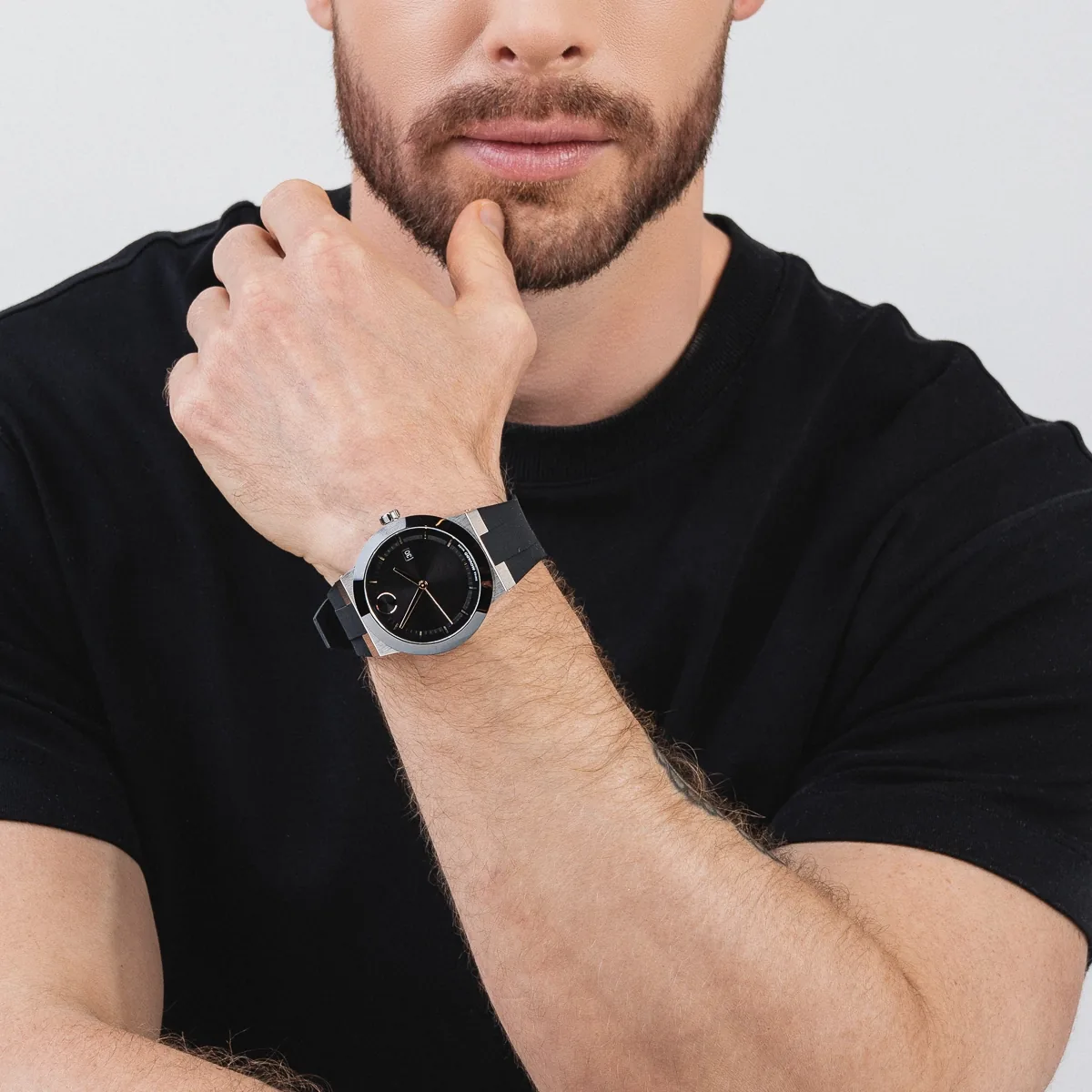 Reloj Movado análogo, para Hombre, tablero redondo color negro, estilo index, pulso silicona color negro, calendario