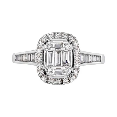 Anillo de compromiso halo rectangular, con diamantes con un peso total de 0.66ct, oro tono blanco 18k, rodinado, liso