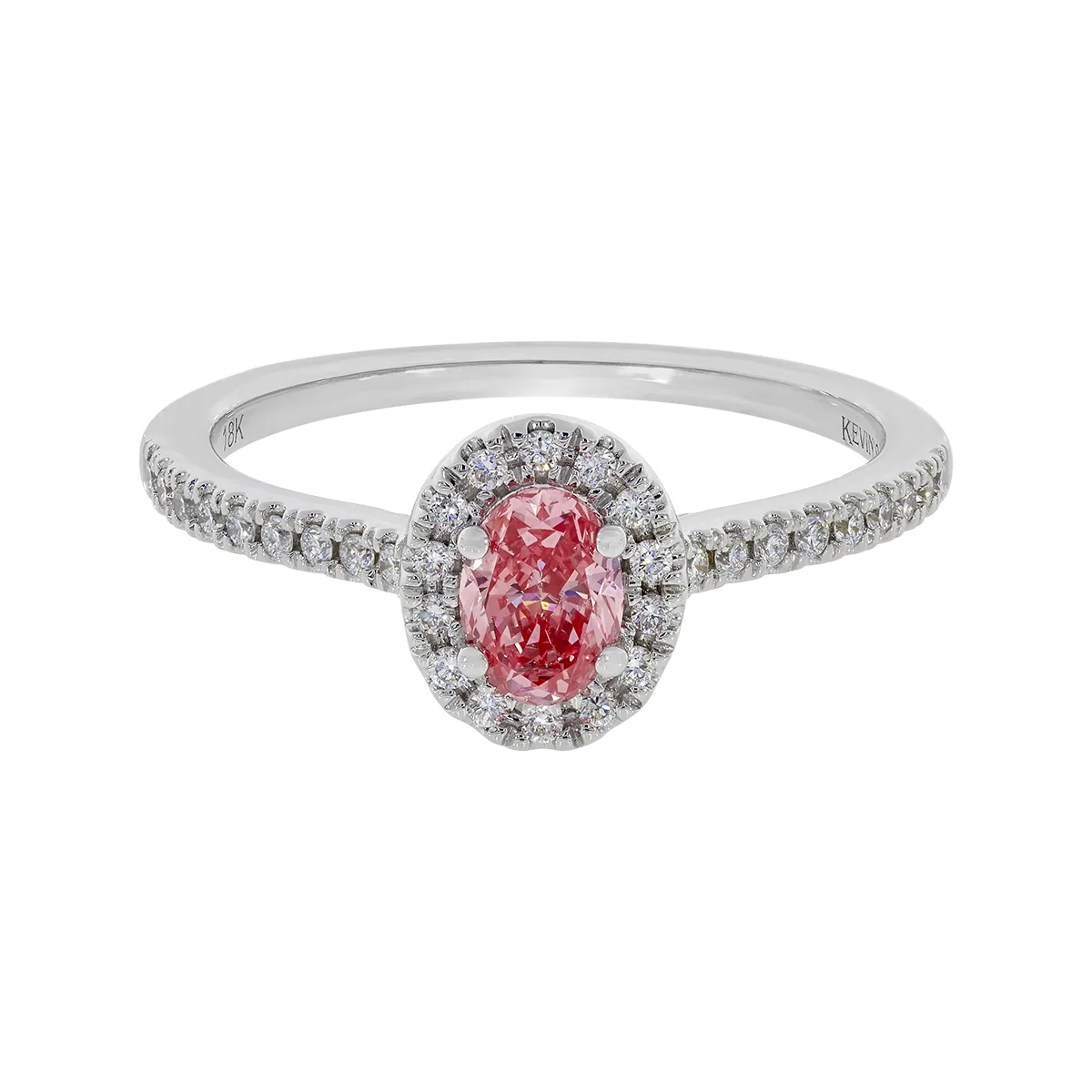 Anillo de compromiso halo oval, con diamante rosado de laboratorio central óvalo IGI de 0.50ct y decoración en diamantes de laboratorio, oro tono blanco 18k, rodinado