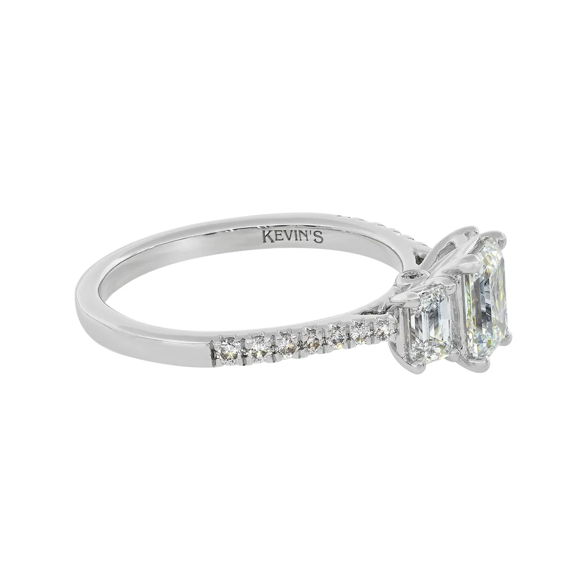 Anillo de compromiso con diamante de laboratorio central corte esmeralda IGI de 1.00ct y decoración en diamantes de laboratorio, oro tono blanco 18k, rodinado