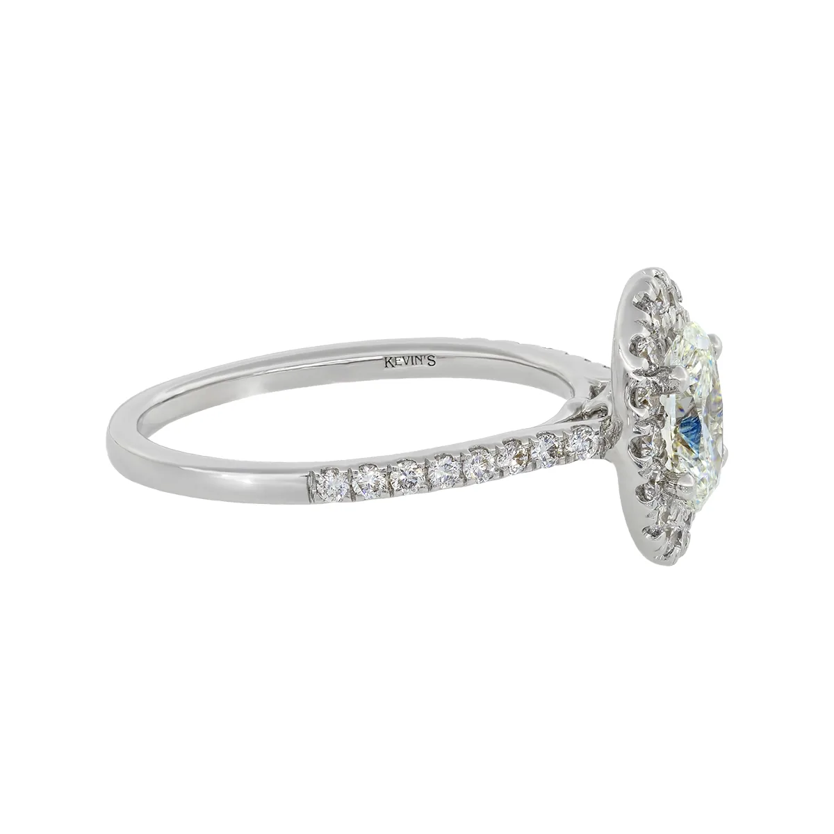 Anillo de compromiso halo oval, con diamante de laboratorio central óvalo IGI de 1.00ct y decoración en diamantes de laboratorio, oro tono blanco 18k, rodinado