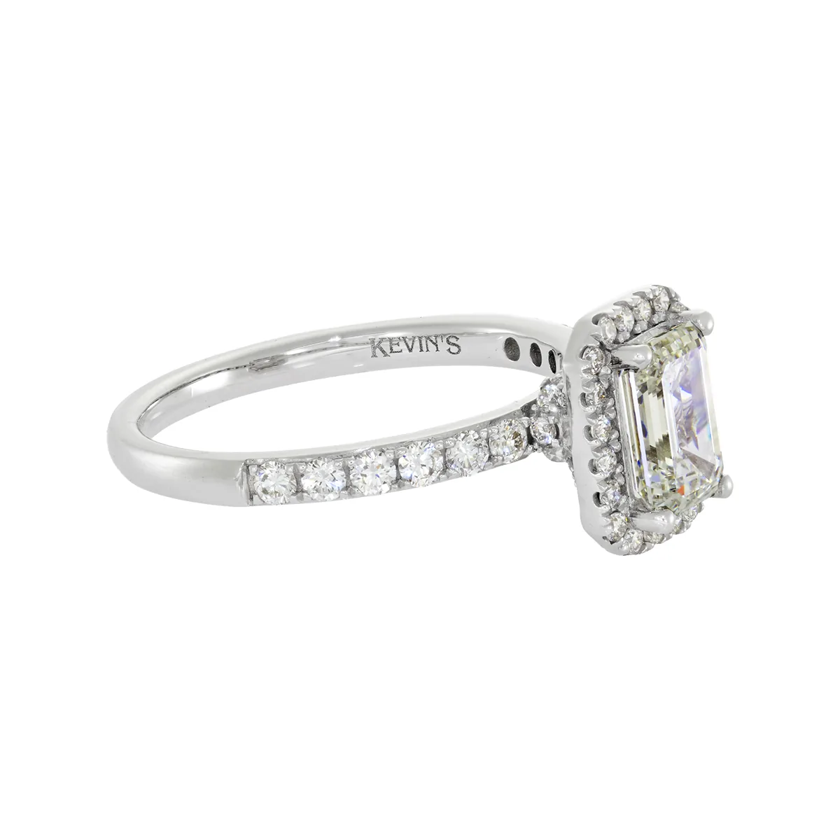 Anillo de compromiso halo rectangular, con diamante de laboratorio central corte esmeralda de 1.00ct y decoración en diamantes de laboratorio, oro tono blanco 18k, rodinado