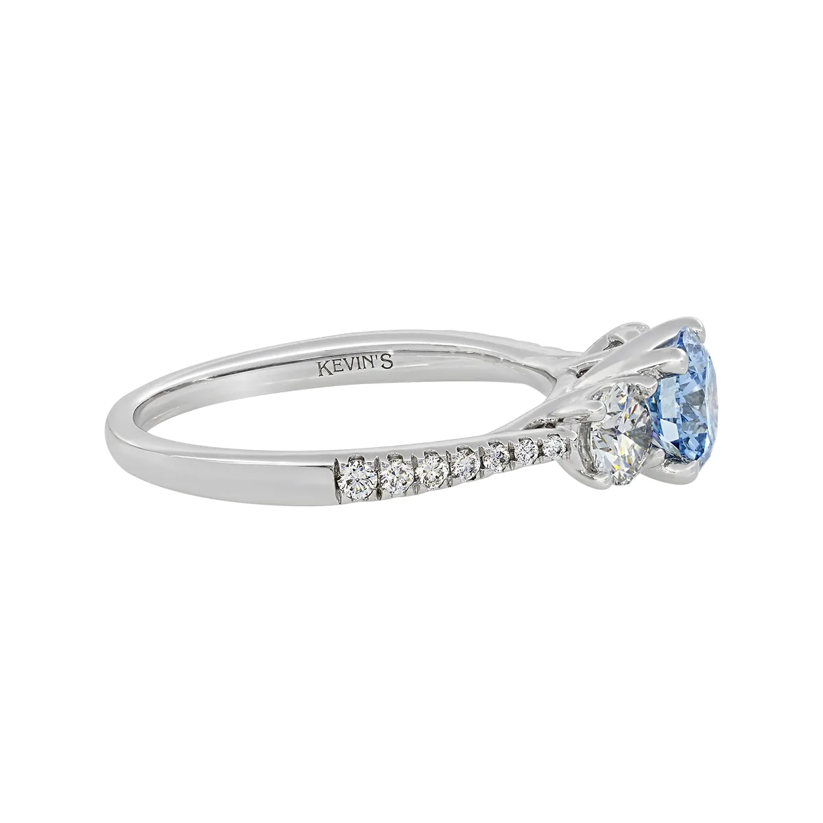 Anillo de compromiso con diamante azul de laboratorio central redondo IGI de 1.00ct y decoración en diamantes de laboratorio, oro tono blanco 18k, rodinado