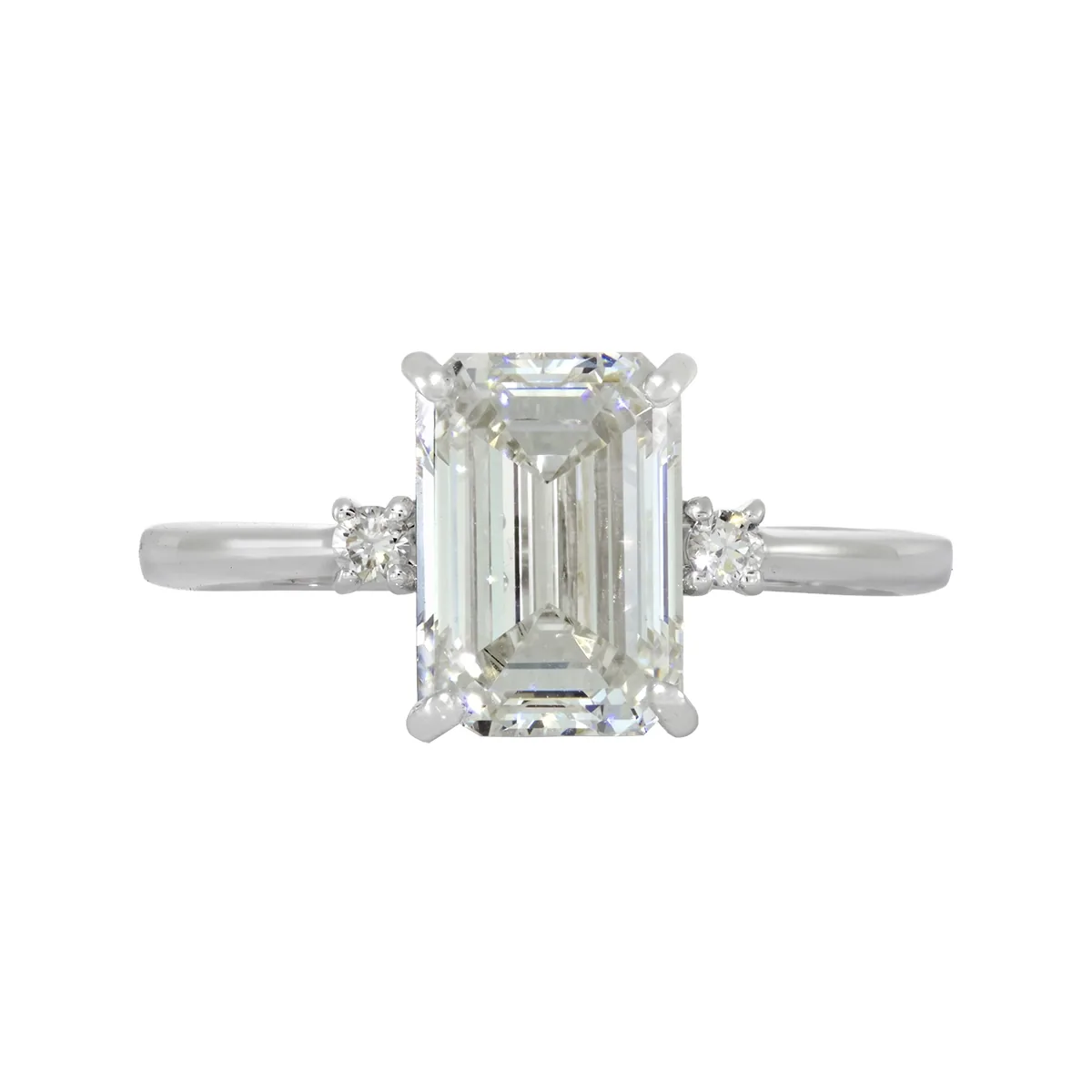Anillo de compromiso con diamante de laboratorio central corte esmeralda de 2.00ct y decoración en diamantes de laboratorio, oro tono blanco 18k, rodinado
