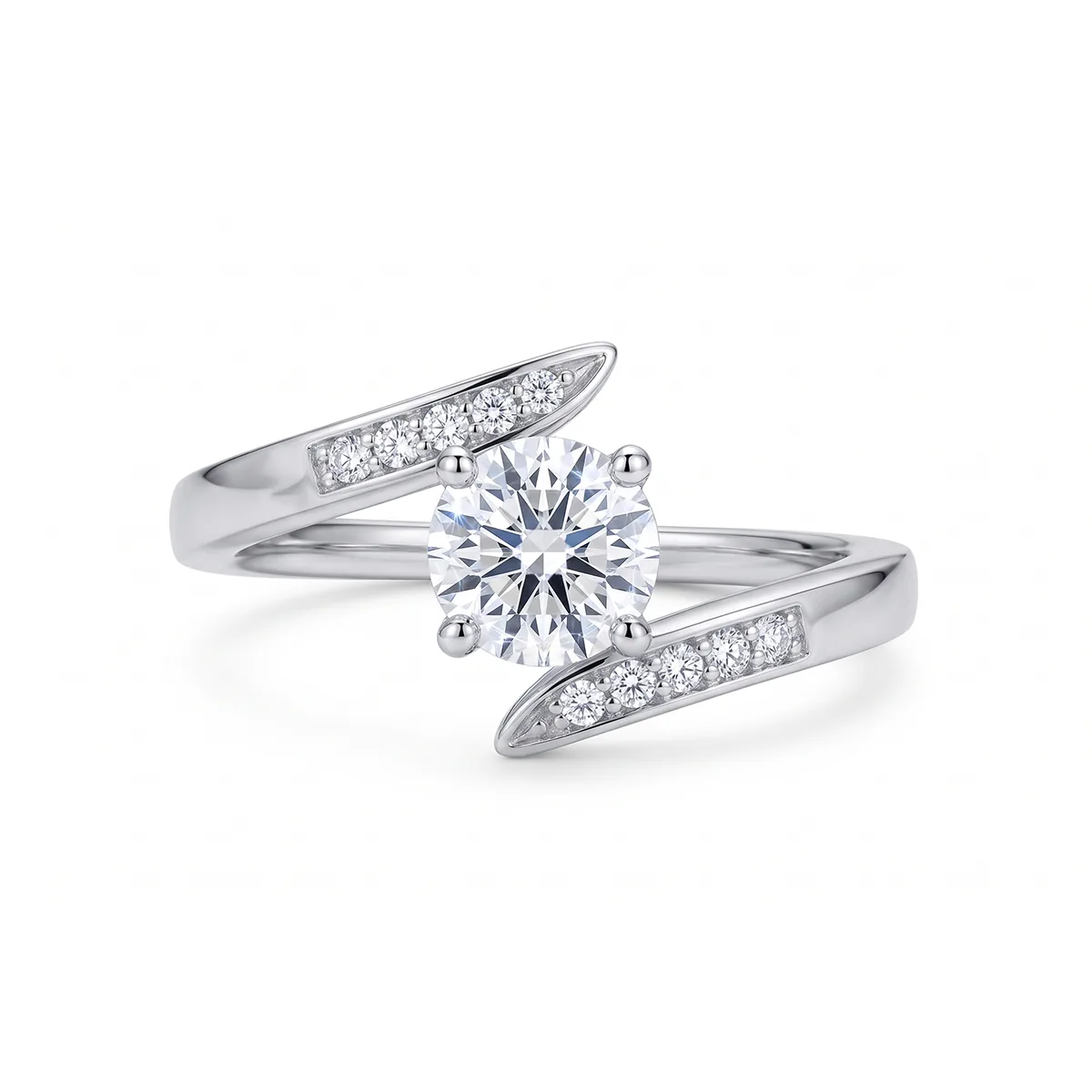 Anillo de compromiso con diamante de laboratorio central redondo de 0.50Ct y decoración en diamantes de laboratorio, en plata ley 925, rodinado - Colección Sueños