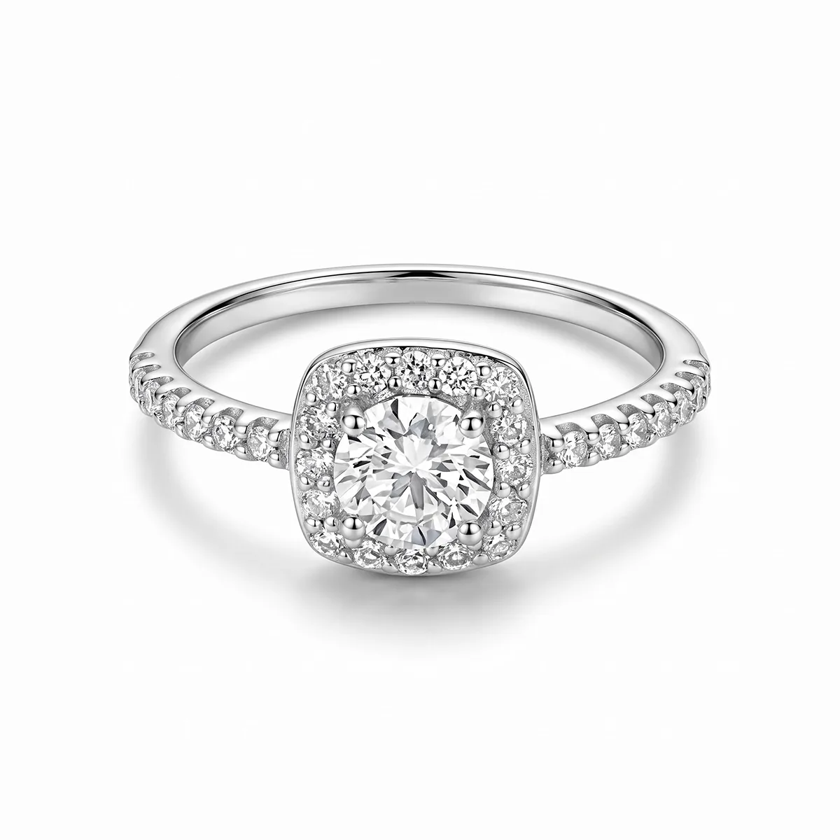 Anillo de compromiso halo cuadrado, con diamante de laboratorio central redondo de 0.50Ct y decoración en diamantes de laboratorio, en plata ley 925, rodinado - Colección Sueños