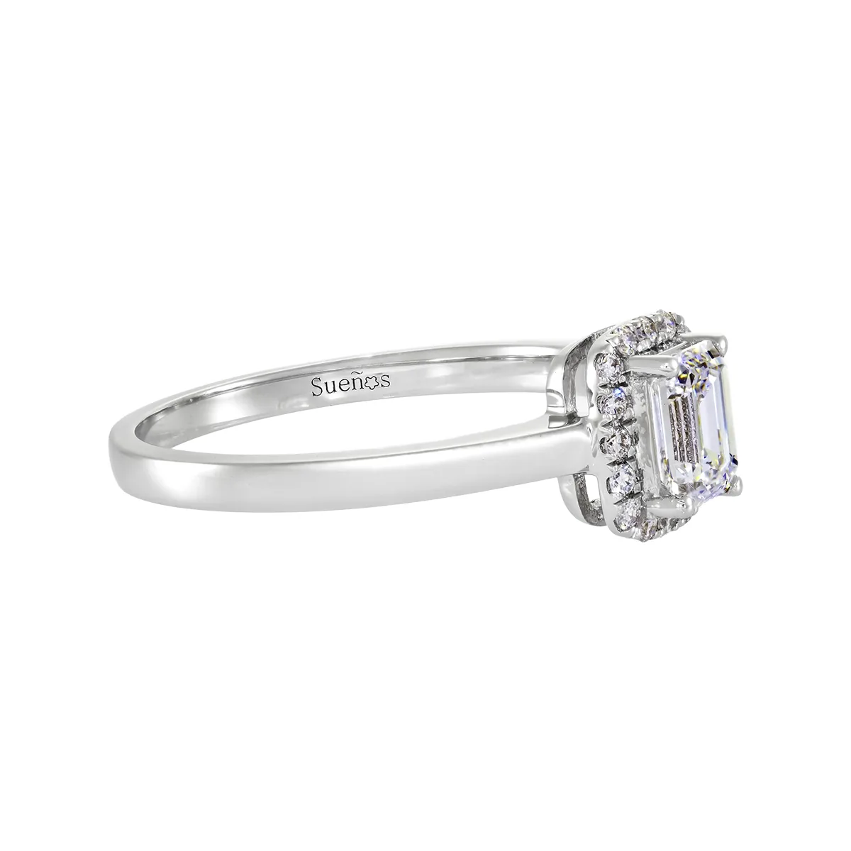 Anillo de compromiso halo rectangular, con diamante de laboratorio central corte esmeralda de 0.50Ct y decoración en diamantes de laboratorio, en plata ley 925, rodinado - Colección Sueños