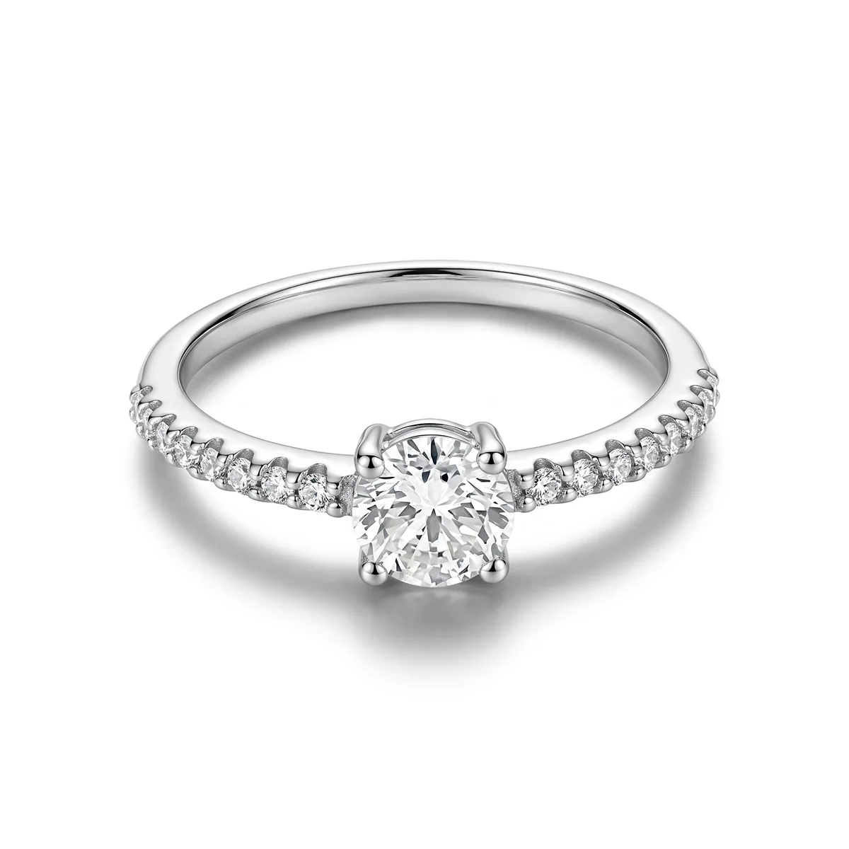 Anillo de compromiso con diamante de laboratorio central redondo de 0.50Ct y decoración en diamantes de laboratorio, en plata ley 925, rodinado - Colección Sueños