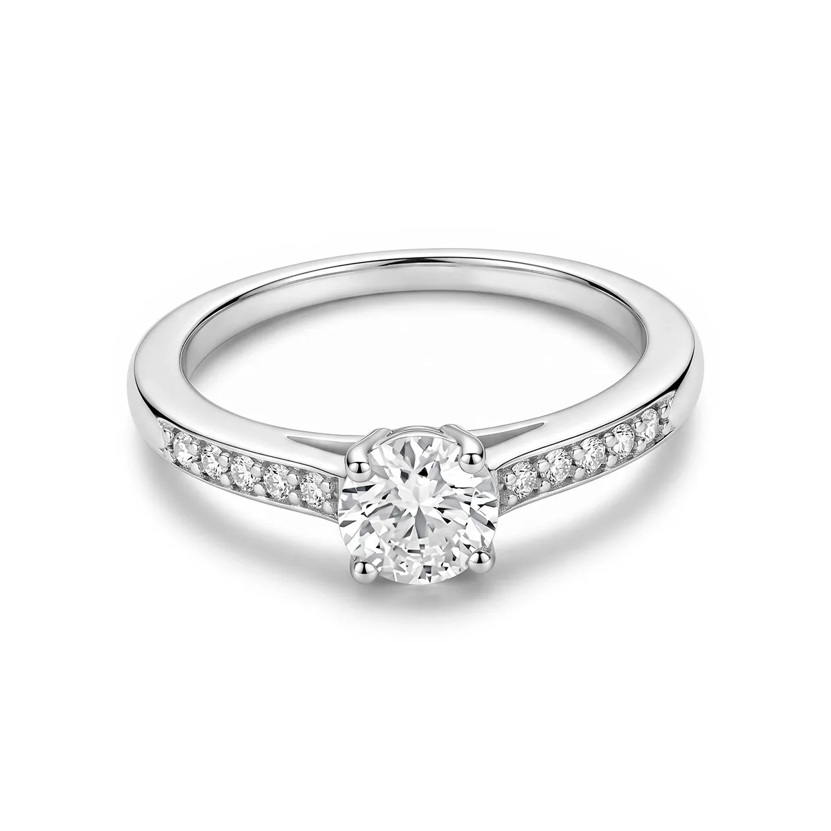 Anillo de compromiso con diamante de laboratorio central redondo y decoración en diamantes de laboratorio, en plata ley 925, rodinado - Colección Sueños