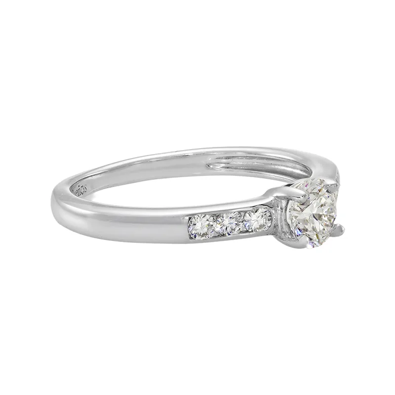 Anillo de compromiso con diamante de laboratorio central redondo y decoración en diamantes de laboratorio, en plata ley 925, rodinado - Colección Sueños