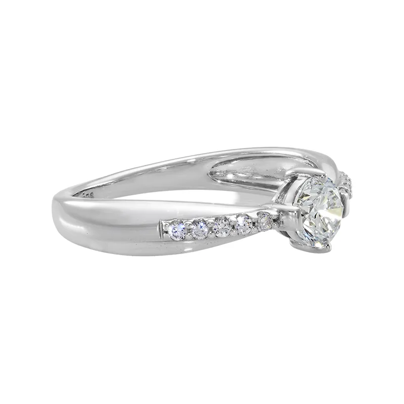 Anillo de compromiso con diamante de laboratorio central redondo y decoración en diamantes de laboratorio, en plata ley 925, rodinado, liso - Colección Sueños
