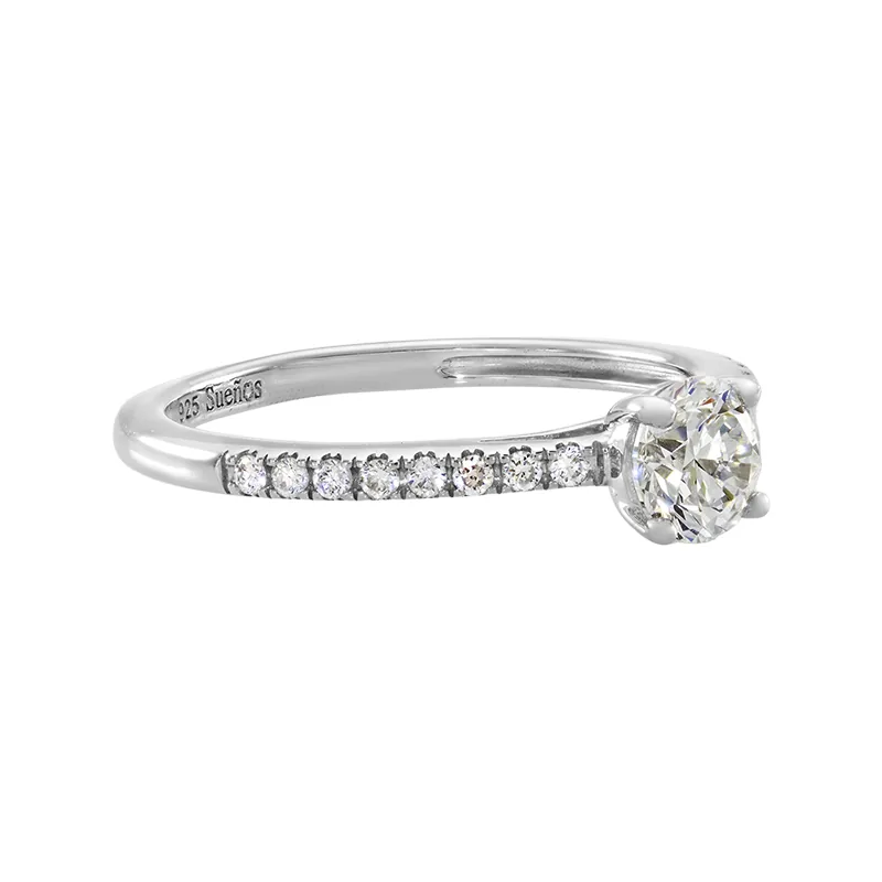 Anillo de compromiso con diamante de laboratorio central redondo y decoración en diamantes de laboratorio, en plata ley 925, rodinado - Colección Sueños