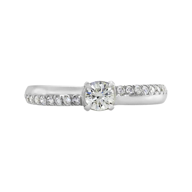 Anillo de compromiso con diamante de laboratorio central redondo y decoración en diamantes de laboratorio, en plata ley 925, rodinado, liso - Colección Sueños