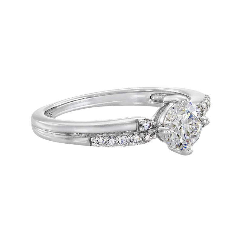 Anillo de compromiso con diamante de laboratorio central redondo y decoración en diamantes de laboratorio, en plata ley 925, rodinado, liso - Colección Sueños