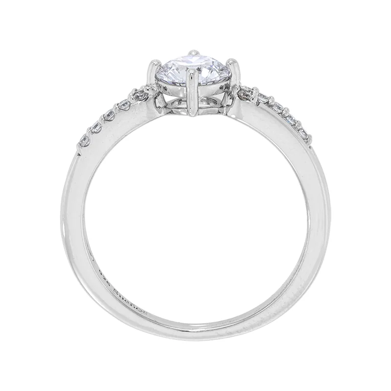 Anillo de compromiso con diamante de laboratorio central redondo y decoración en diamantes de laboratorio, en plata ley 925, rodinado, liso - Colección Sueños