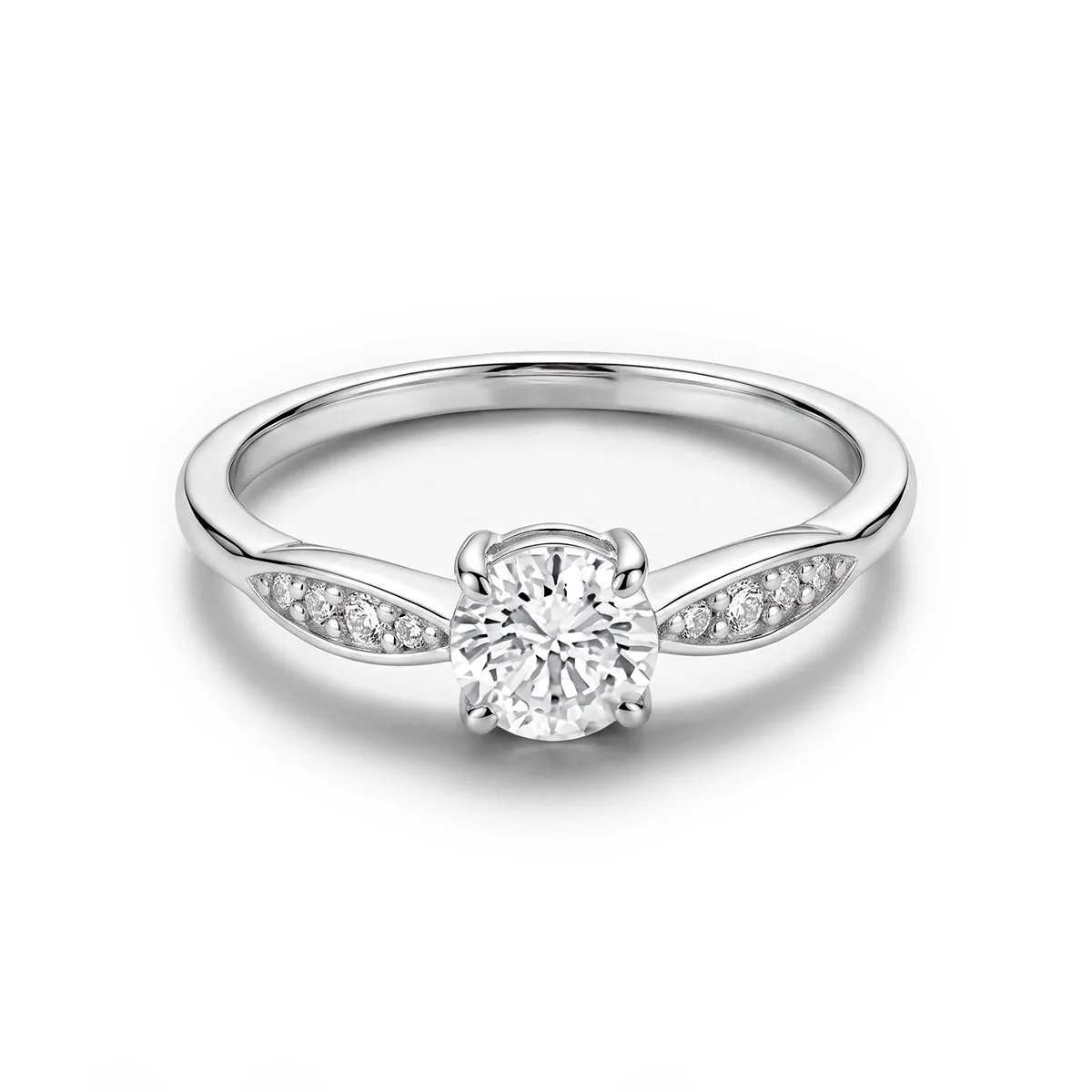 Anillo de compromiso con diamante de laboratorio central redondo de 0.50Ct y decoración en diamantes de laboratorio, en plata ley 925, rodinado - Colección Sueños