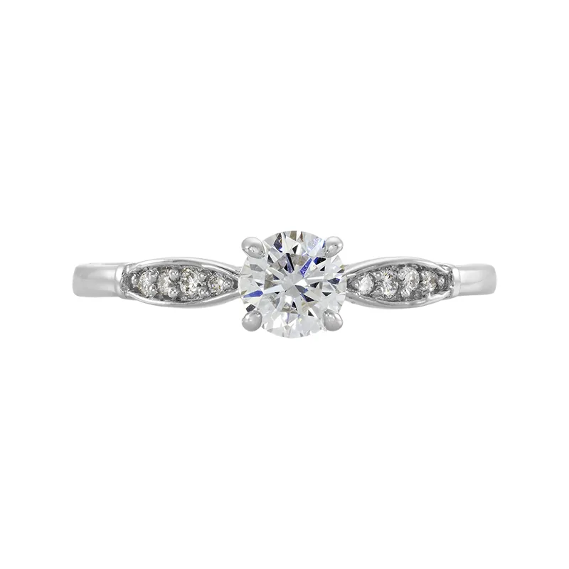 Anillo de compromiso con diamante de laboratorio central redondo de 0.50Ct y decoración en diamantes de laboratorio, en plata ley 925, rodinado - Colección Sueños