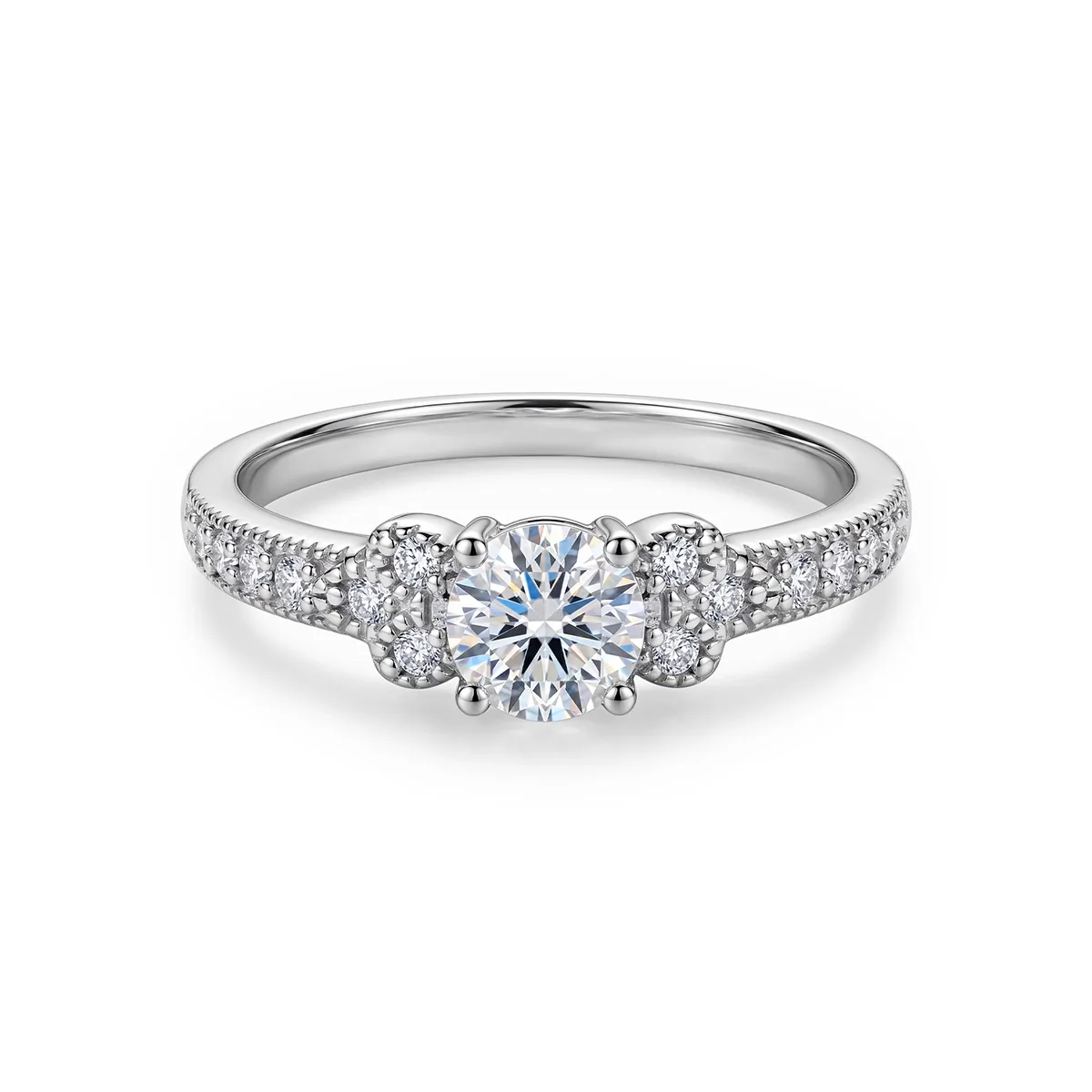 Anillo de compromiso con diamante de laboratorio central redondo de 0.50Ct y decoración en diamantes de laboratorio, en plata ley 925, rodinado - Colección Sueños